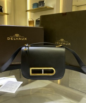 델보 크로스바디백 블랙